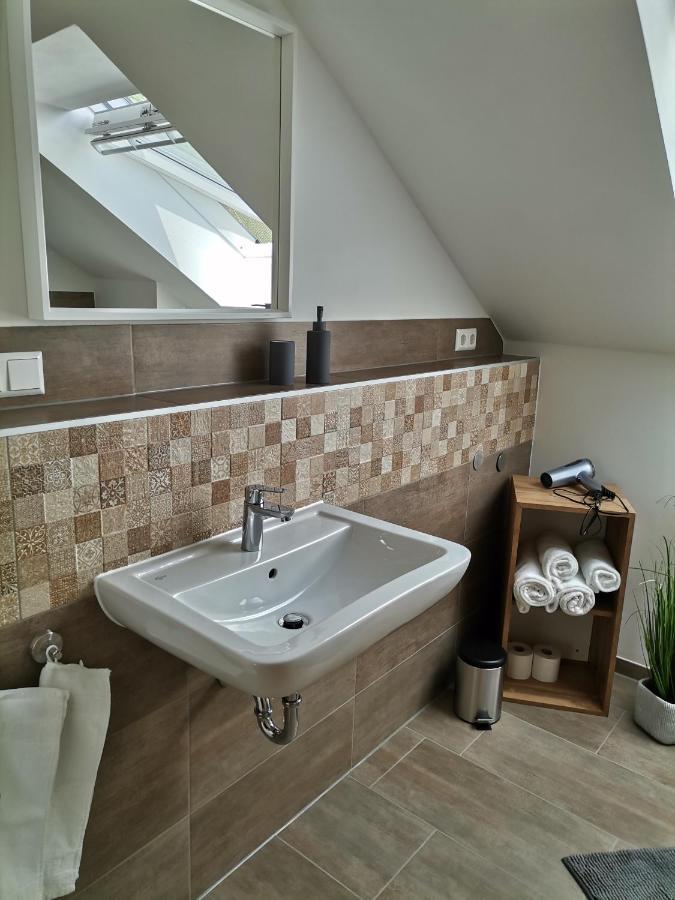 Sonnenufer Apartment & Moselwein I 베른카슈텔쿠에스 외부 사진